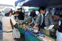 3種のソースのかかった新しい焼き鳥スタイルを提案