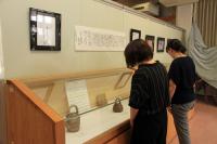安堂繁美さんの寄贈作品299点のうち今回は45点を展示