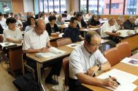 委員や役員など約100人が出席