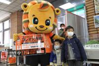 レノファ山口FCのマスコットキャラクター「レノ丸」が長門市役所でPR活動